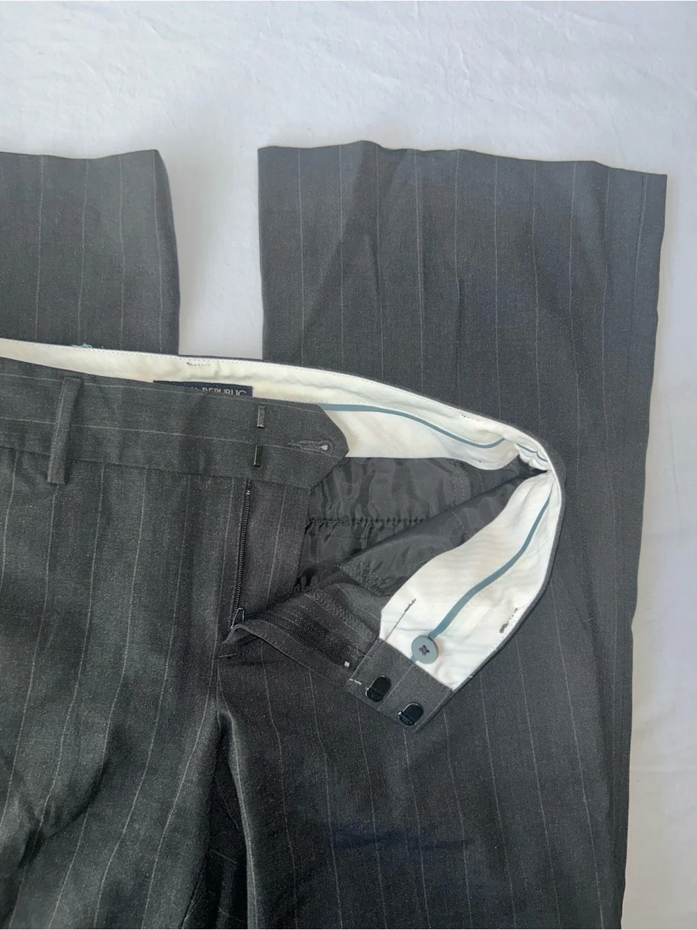 Banana Republic Martin Fit Size 4 Charcoal Pin Striped Flare Leg Pants 30 X 33